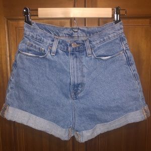 BDG Denim High Rise Mom Shorts - Light Wash